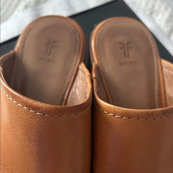 Frye Women’s Tan Leather Slip-On Shoeties. - Picture 2 of 10